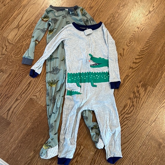 Carters PJs - Picture 1 of 1